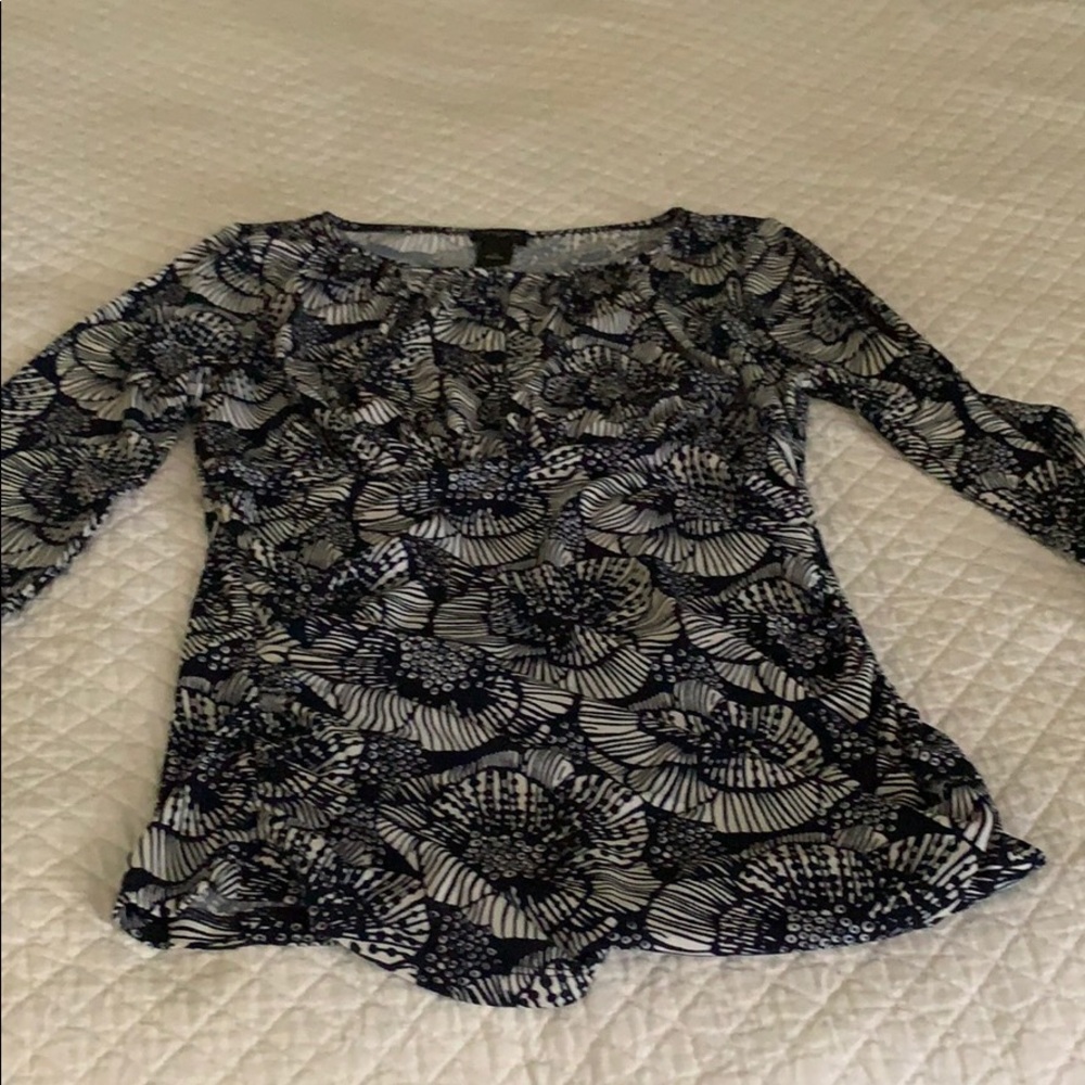 Ann Taylor Navy blue and white S top